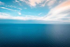 forme d'océan bleu tropical au-dessus photo