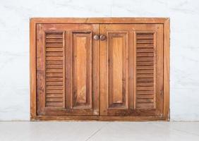 ancienne armoire en bois photo