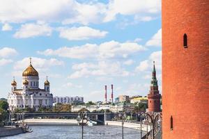 cathédrale du christ sauveur et tours du kremlin