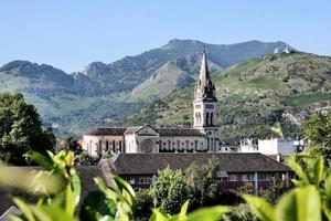 une vue de lourdes en france photo