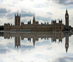 une vue sur les chambres du parlement à westminster à londres photo