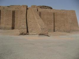 une vue de la ziggourat à basra en irak photo