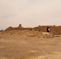 une vue de l'ancienne forteresse juive de massada en israël photo