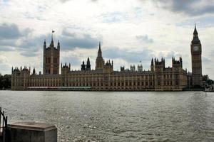 une vue sur les chambres du parlement à westminster à londres photo