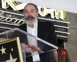 los angeles 12 février - mandy patinkin lors de la cérémonie des étoiles mandy patinkin sur le hollywood walk of fame le 12 février 2018 à los angeles, ca photo