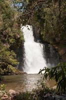 la belle cascade d'indaia l'une des sept cascades le long du sentier à indaia près de planaltina, et formosa, goias, brésil photo