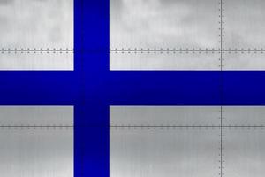 drapeau de la Finlande sur le métal photo