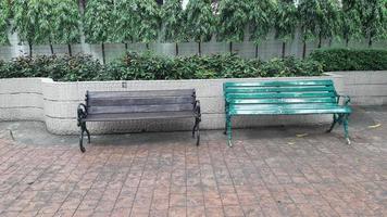 chaise de couple dans le parc photo