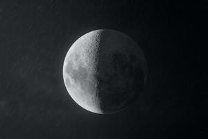 la lune et l'espace lointain photo