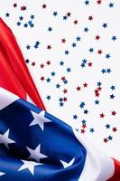 drapeau américain et étoiles. fond pour les fêtes nationales des états-unis. le jour de l'indépendance, le jour du souvenir et la fête du travail. photo