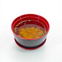 soupe miso, nourriture japonaise isoler sur fond blanc photo