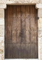 vieille porte en bois. mise au point sélective photo
