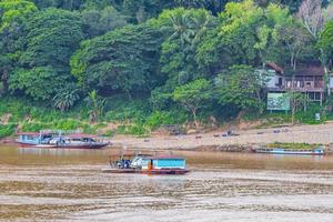 panorama du paysage du fleuve mékong et du laos de luang prabang. photo