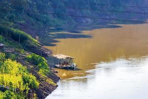 paysage panoramique et bateaux fleuve mékong et luang prabang laos. photo