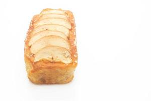 Gâteau émietté de pain aux pommes sur fond blanc photo