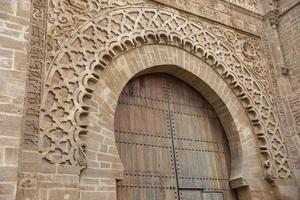 porte de la kasbah des oudayas à rabat, maroc photo