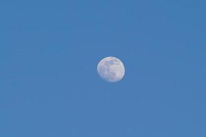 pleine lune se lève sur antalya, turquie photo