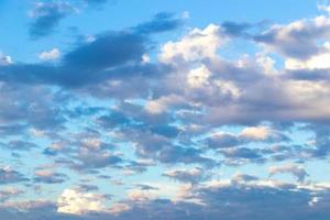 ciel bleu avec des nuages. photo