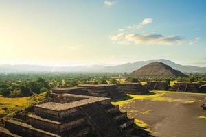pyramide du soleil à teotihuacan, site du patrimoine mondial de l'unesco du mexique photo