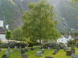 le petit village eidfjord dans le hardangerfjord norvégien photo