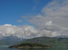 le petit village eidfjord dans le hardangerfjord norvégien photo