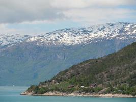 le petit village eidfjord dans le hardangerfjord norvégien photo