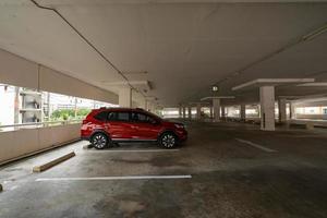 parking garage grand magasin intérieur parking vide ou garage intérieur bâtiment d'affaires bureau photo