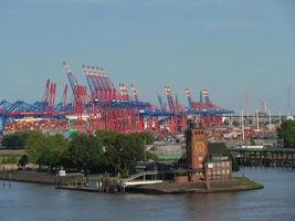 la ville de hambourg et l'elbe photo