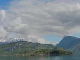 le petit village eidfjord dans le hardangerfjord norvégien photo