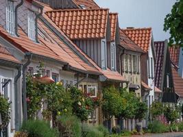 ville du schleswig avec le village de holm photo