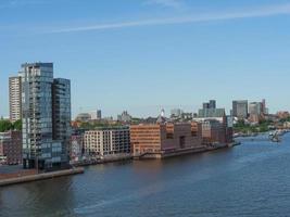 la ville de hambourg et l'elbe photo