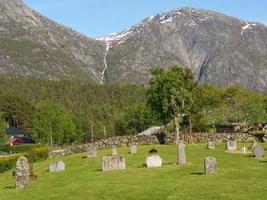 le petit village eidfjord dans le hardangerfjord norvégien photo