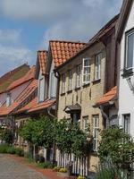 ville du schleswig avec le village de holm photo