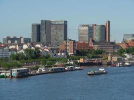 la ville de hambourg et l'elbe photo