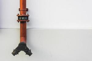 vanne d'eau pour les systèmes de lutte contre l'incendie tuyau rouge feu photo