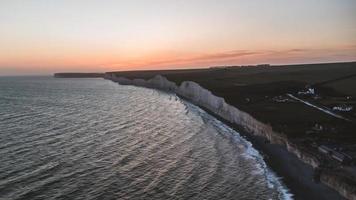 vue du coucher du soleil depuis sept soeurs, sussex, angleterre photo