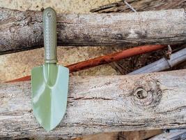 outils de jardinage sur bois photo
