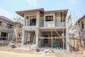 maison en construction avec structure en blocs de béton aéré autoclavé sur le chantier photo