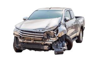 Accident accident de voiture isolé sur fond blanc photo