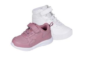 chaussures de sport isolé sur fond blanc photo