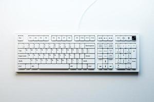 illustration 3d, gros plan du clavier d'ordinateur ou d'ordinateur portable réaliste sur fond blanc. clavier de jeu avec rétroéclairage led photo