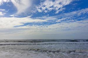 paysage marin et ciel nuageux photo