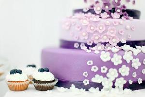 bonbons de mariage, gâteau aux bleuets photo