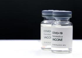 ampoules avec vaccin contre le coronavirus covid-19, pandémie de sras-cov-2 photo