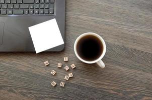 vue du haut sur l'inscription coffee time, le concept d'une pause pour se reposer photo