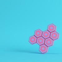 hexagones abstraits avec palettes sur fond bleu vif dans des tons pastel photo