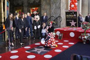 los angeles jan 22 - mickey mouse, minnie mouse à la cérémonie de l'étoile minnie mouse sur le hollywood walk of fame le 22 janvier 2018 à hollywood, ca photo