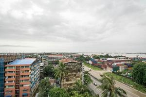yangon, myanmar. vue aérienne du paysage urbain de yangon