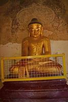 statue de Bouddha dans le temple. bagan, myanmar (birmanie) photo