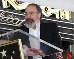 los angeles 12 février - mandy patinkin lors de la cérémonie des étoiles mandy patinkin sur le hollywood walk of fame le 12 février 2018 à los angeles, ca photo